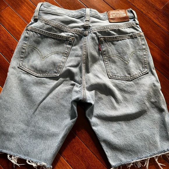 LEVIS - 501’s cutoffs size 26 - Picture 7 of 7